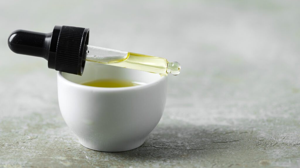 Tea Tree Oil for Lightening Skin Tea Tree Oil for Lightening Skin