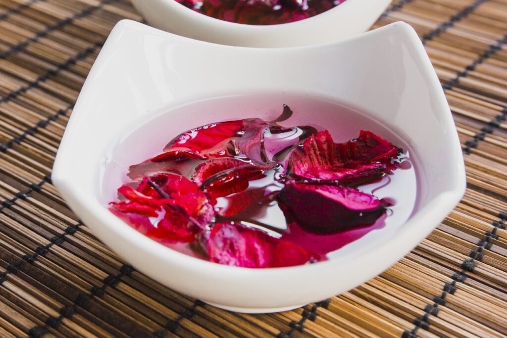 How to Make Rosewater for Face How to Make Rosewater for Face